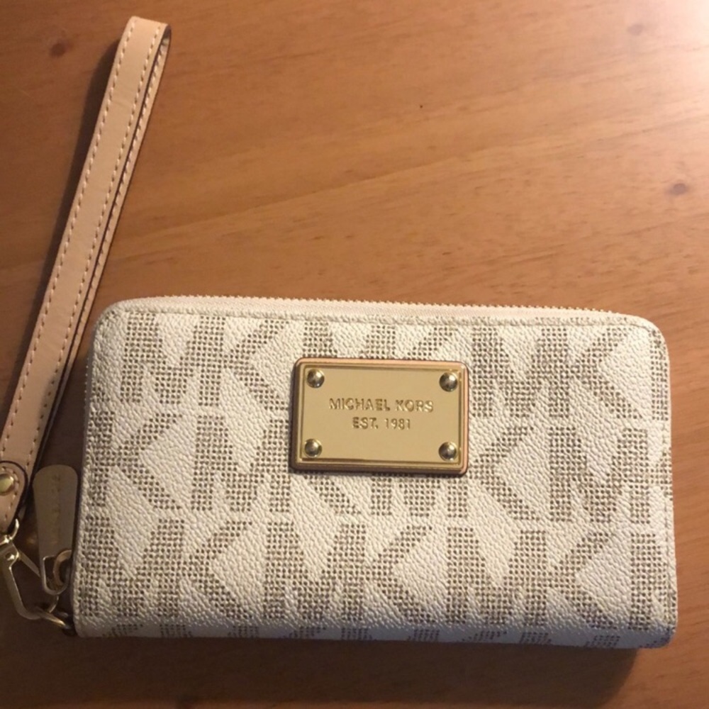 Michael kors wallet wristlet White\gold